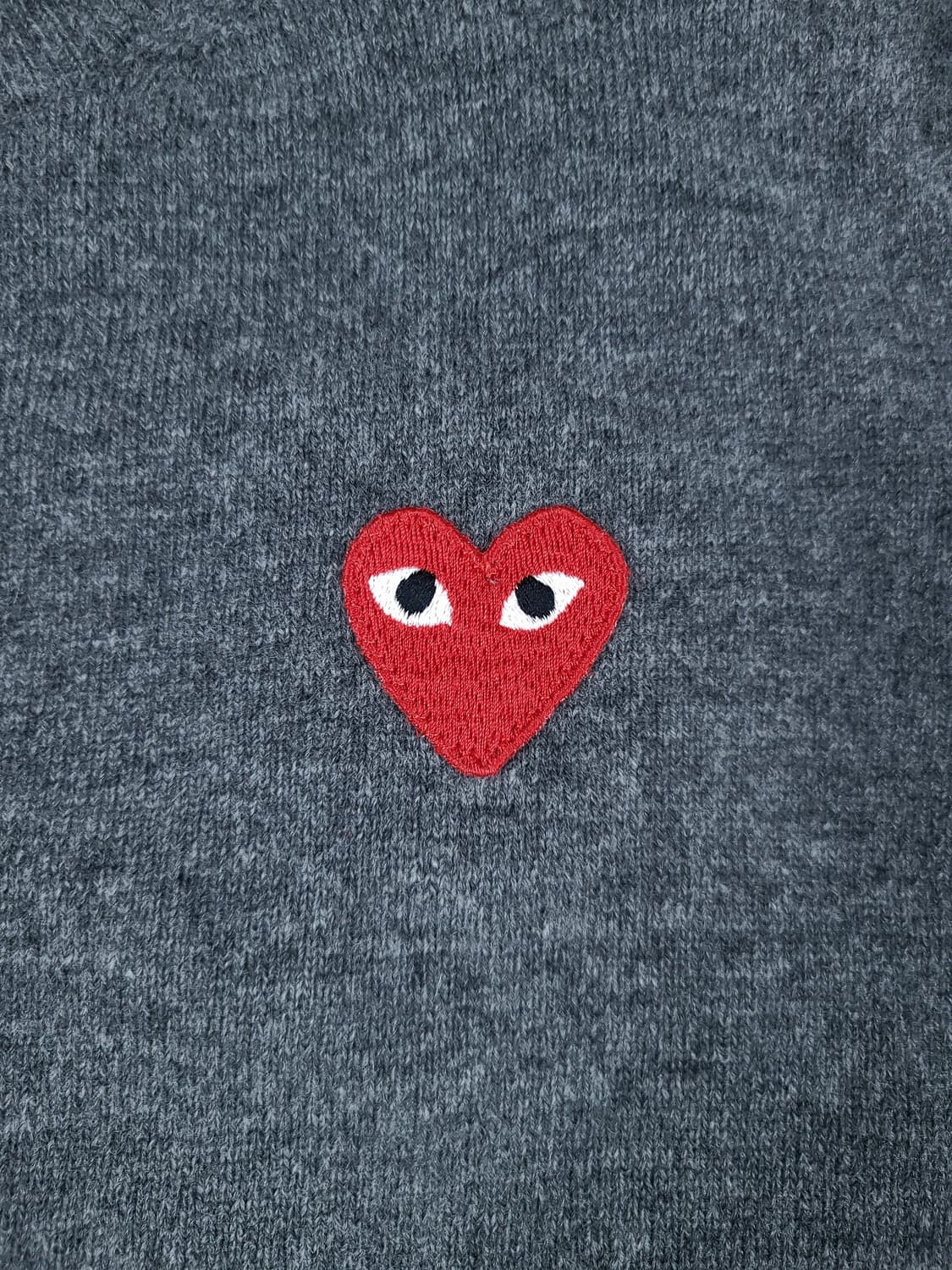 꼼데가르송 여성 라운드넥 플레이 가디건 차콜그레이 상품이미지3