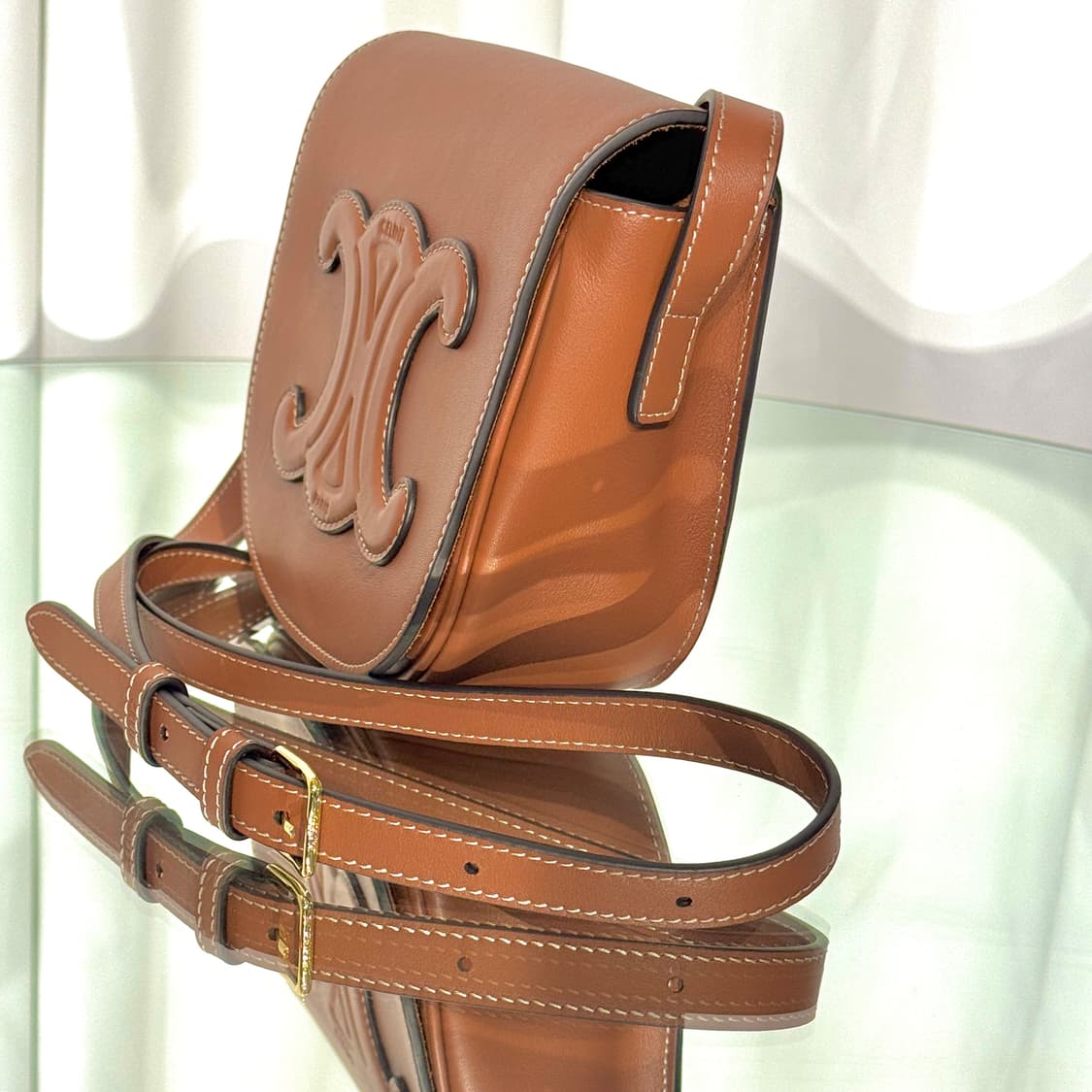 [정품] 셀린느 트리옹프 퀴르 폴코백 레더 브라운 상품이미지2