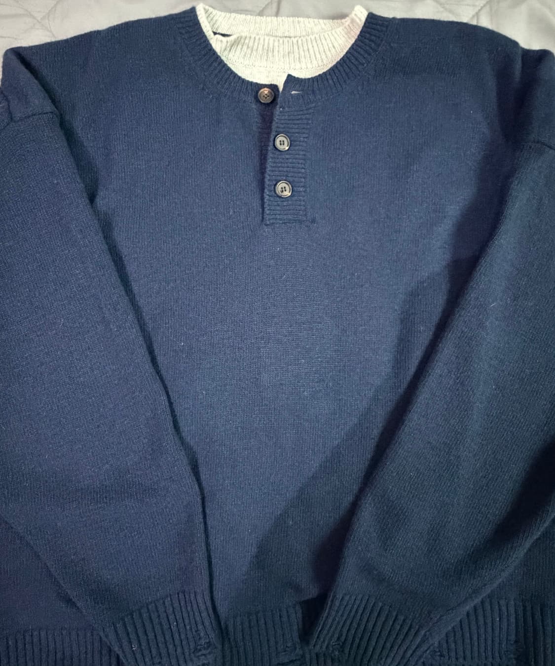 [L] mjd 콘트라스트 넥 캐시 크롭 니트 네이비 상품이미지2