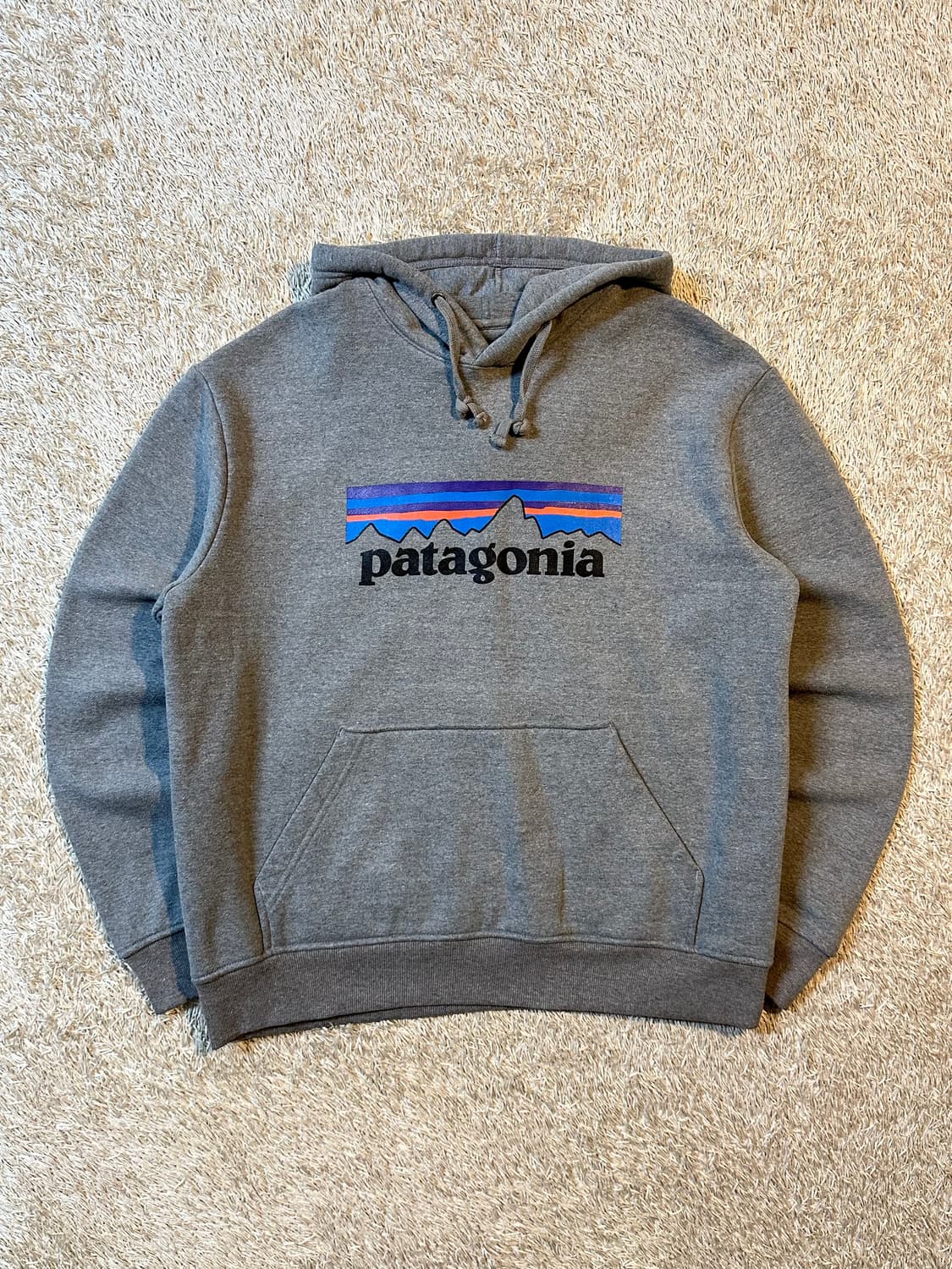 파타고니아 PATAGONIA P-6 로고 기모 후드티 그레이 상품이미지1
