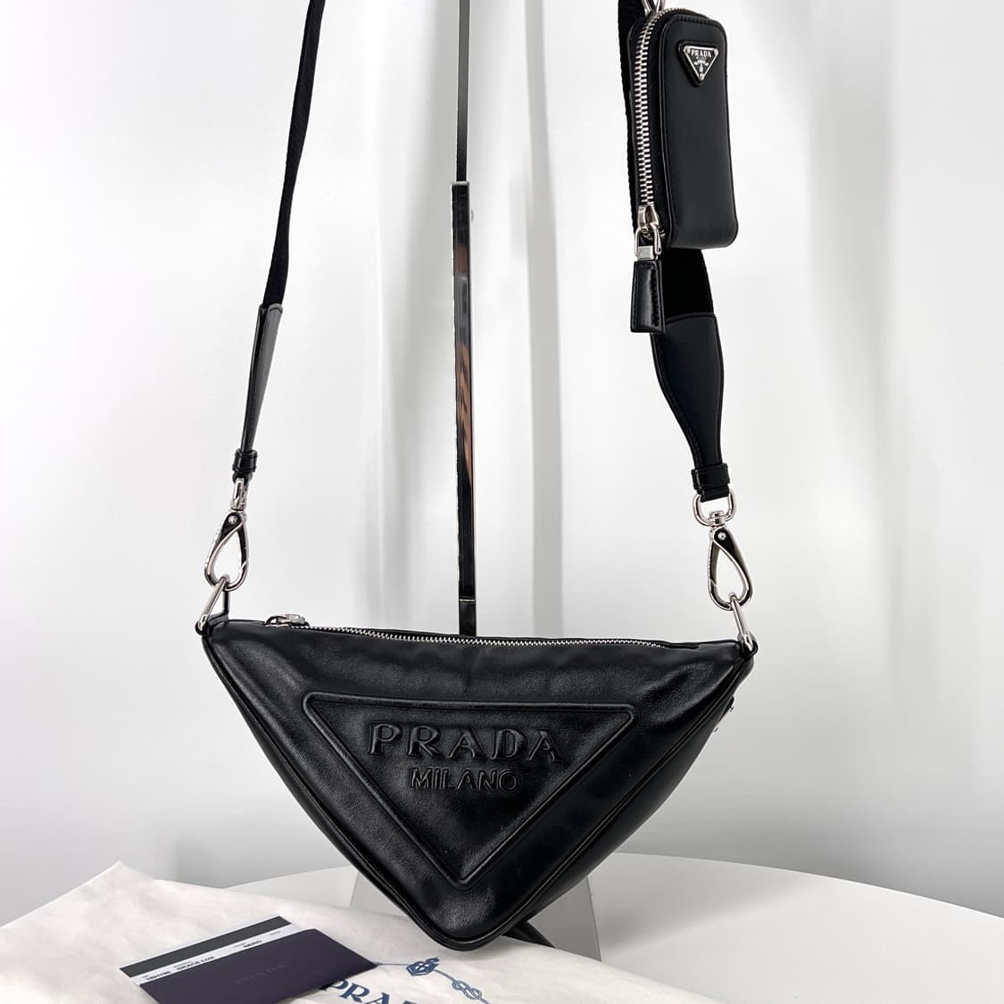 프라다 트라이앵글 레더 숄더백 크로스백 블랙 (1BH190) 상품이미지2