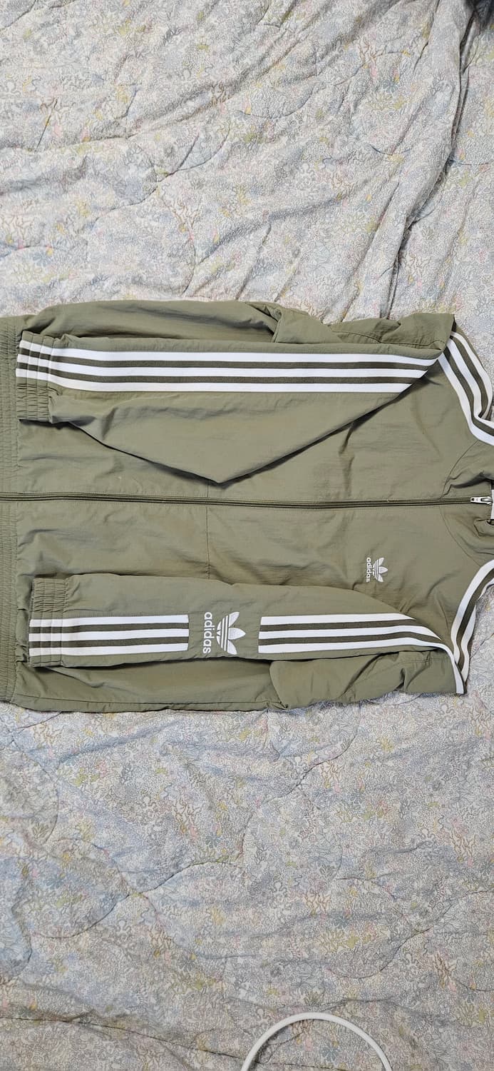 아디다스 카키색 상품이미지1