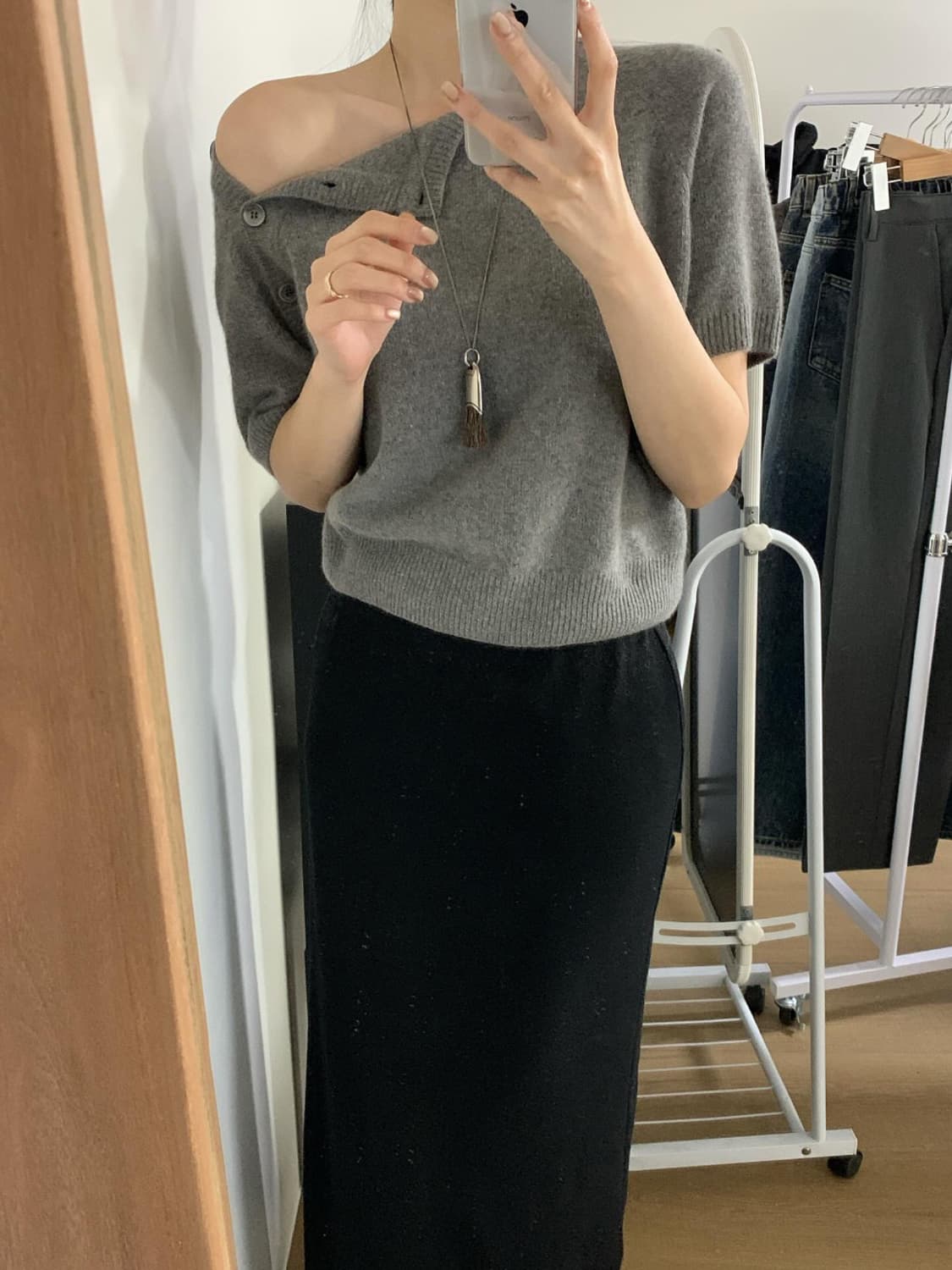 러브미우 니모 캐시미어 버튼 니트, 차콜 상품이미지4