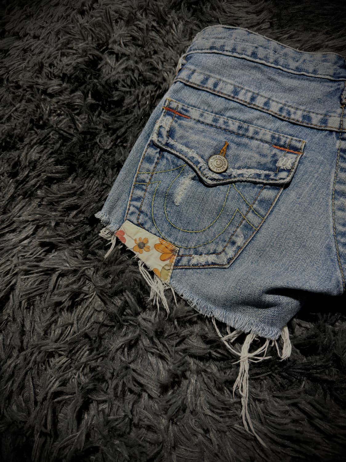 True Religion 플러워 패턴 패치 데미지 데님 숏팬츠 상품이미지7