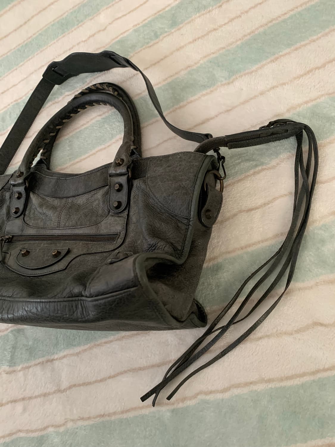 발렌시아가 시티백 라지 다크 그레이 상품이미지8