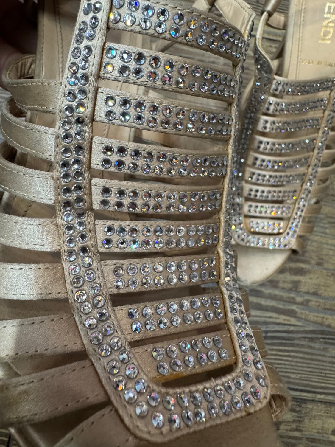 펜디 크리스탈 샴페인 골드 스트랩 샌들힐230 상품이미지4