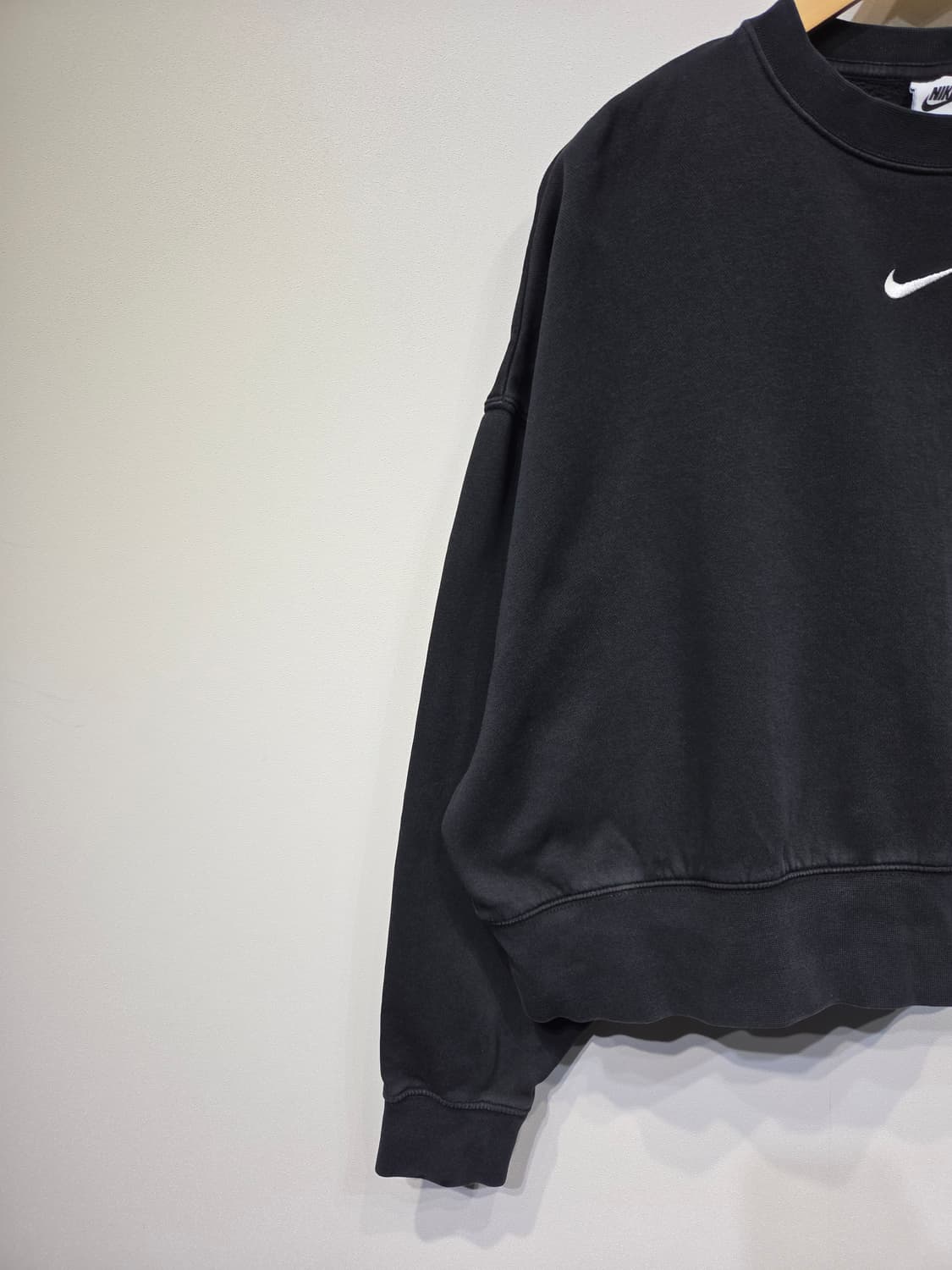나이키 에센셜 오버사이즈 크롭 맨투맨 상품이미지4