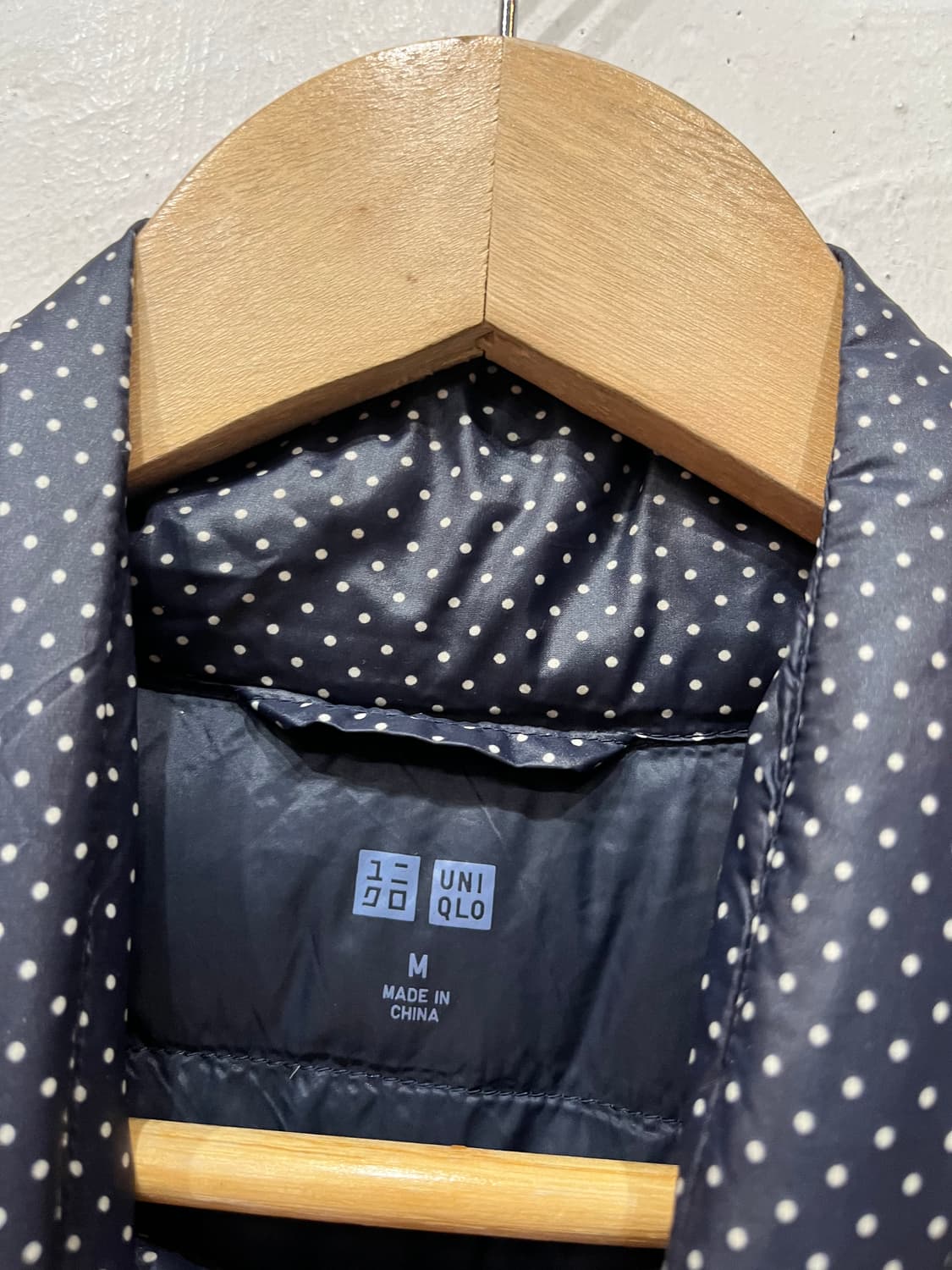 유니클로 도트 땡땡이 다운 패딩 조끼 네이비 우먼즈 상품이미지4