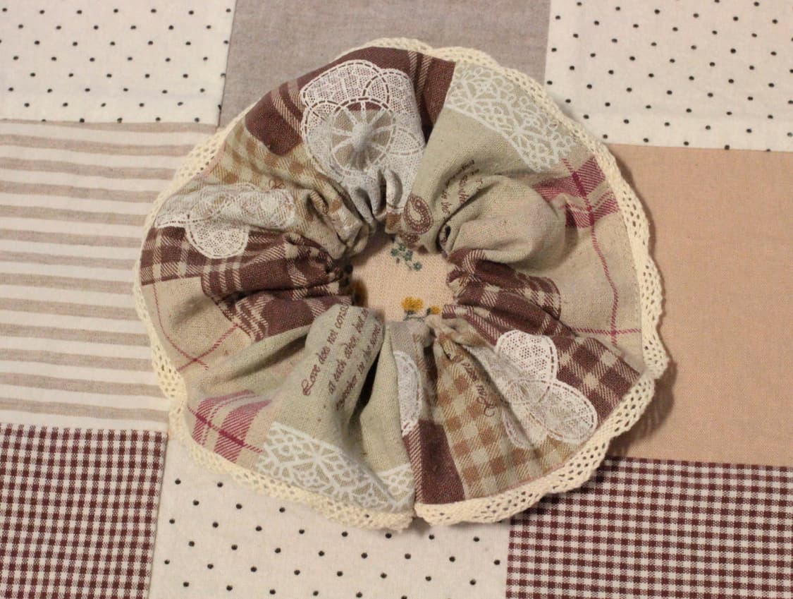 핸드메이드 패치워크 무늬 레이스 스크런치 상품이미지1