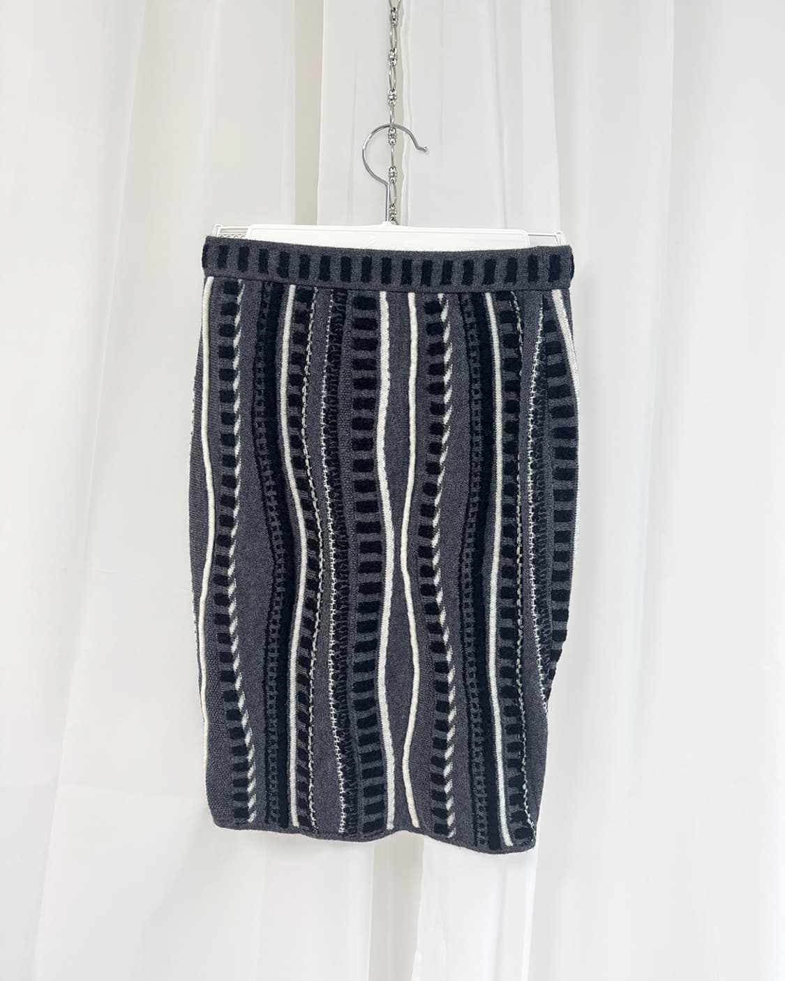 UNTITLED 불규칙한 패턴 니트 미디 스커트 상품이미지2