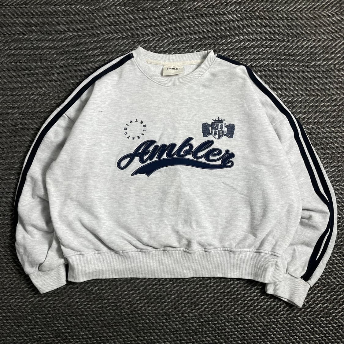 엠블러 빅로고 크롭 스웻 맨투맨 그레이 y 4286 상품이미지2