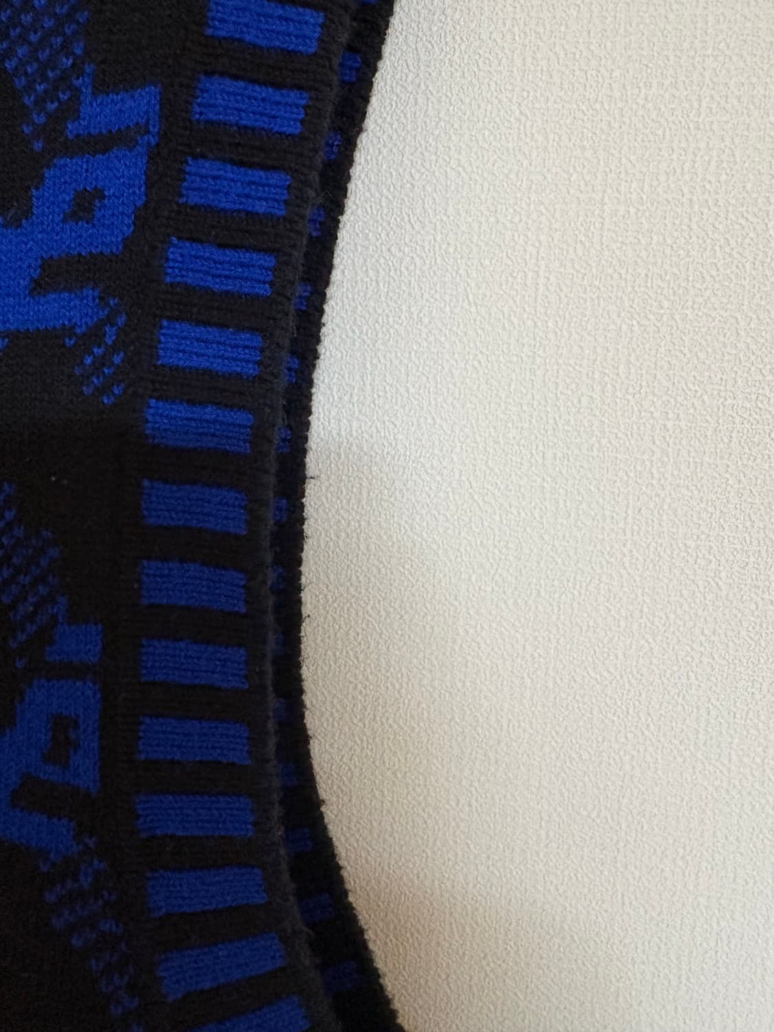 COS 코튼 울 블루 블랙 체인 프린팅 브이넥 베스트 상품이미지5