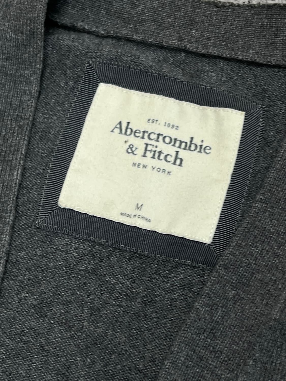 (M) 아베크롬비 자수로고 가디건 차콜 상품이미지3