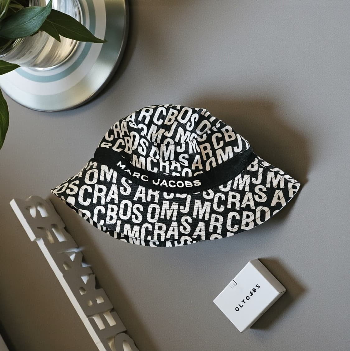 🧢 MARC JACOBS 올오버 로고 버킷햇 (정품) 상품이미지2