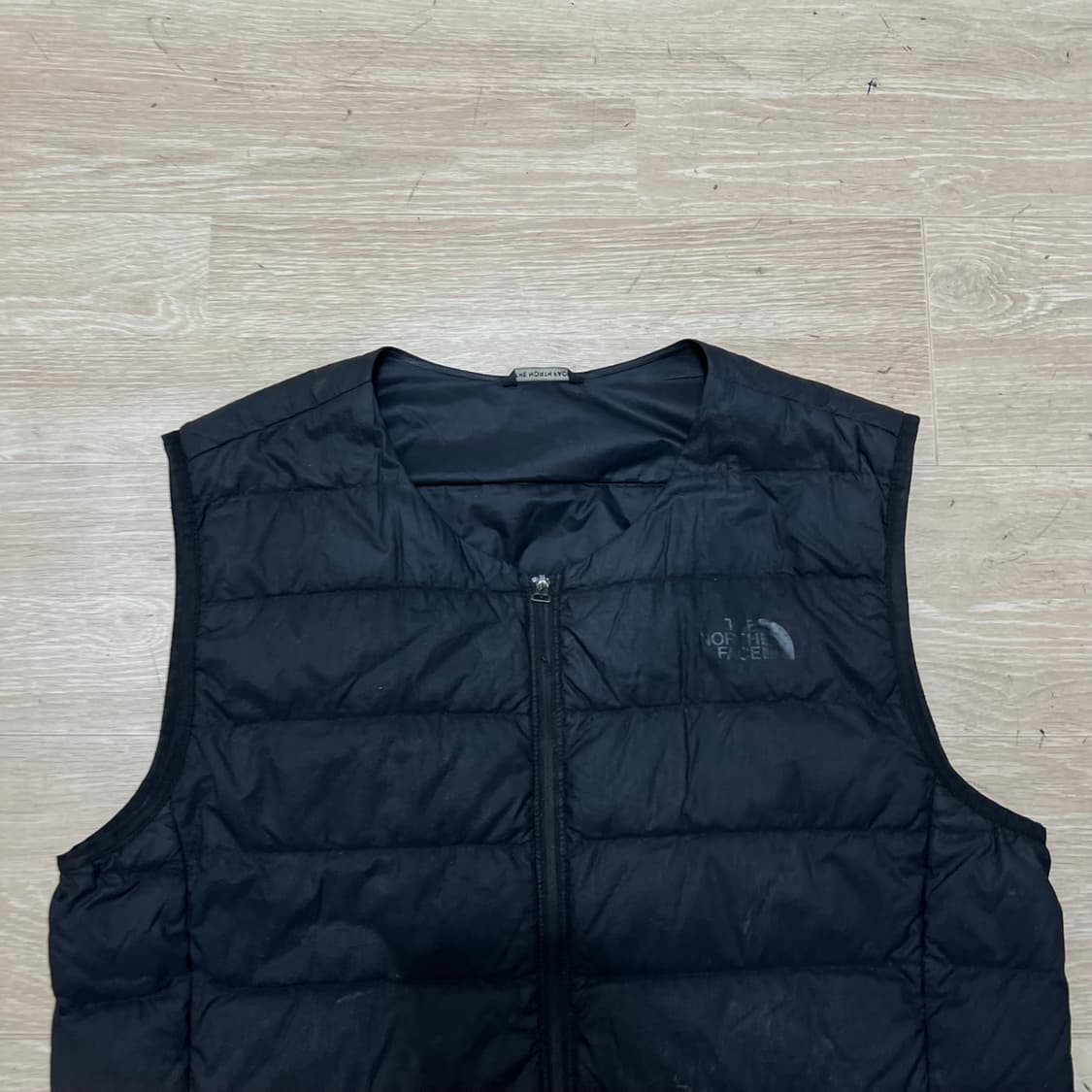 노스페이스 덕다운 브이넥 초경량 패딩조끼 [블랙] M/95 상품이미지2
