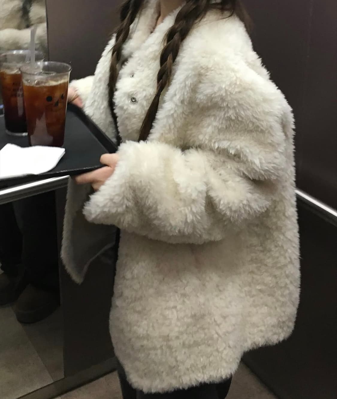 아워캐비넷 cloud fur jacket  상품이미지1