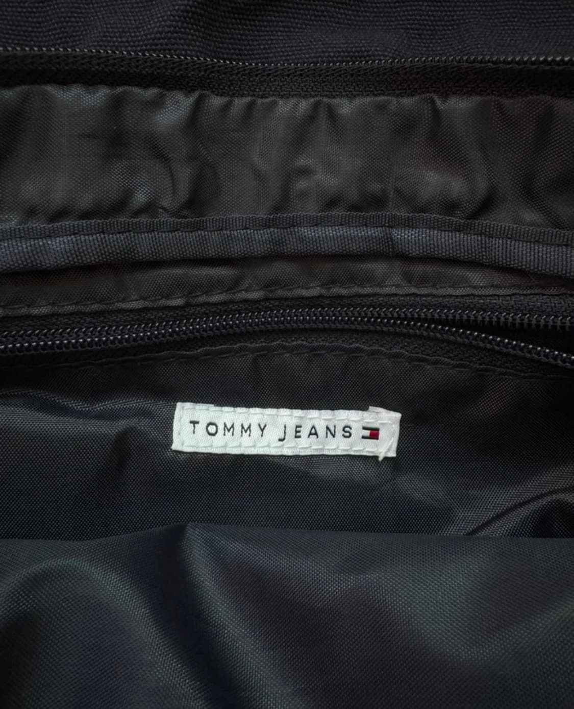 타미 힐피거 올드스쿨 빅 로고 크로스백 판매합니다 상품이미지6