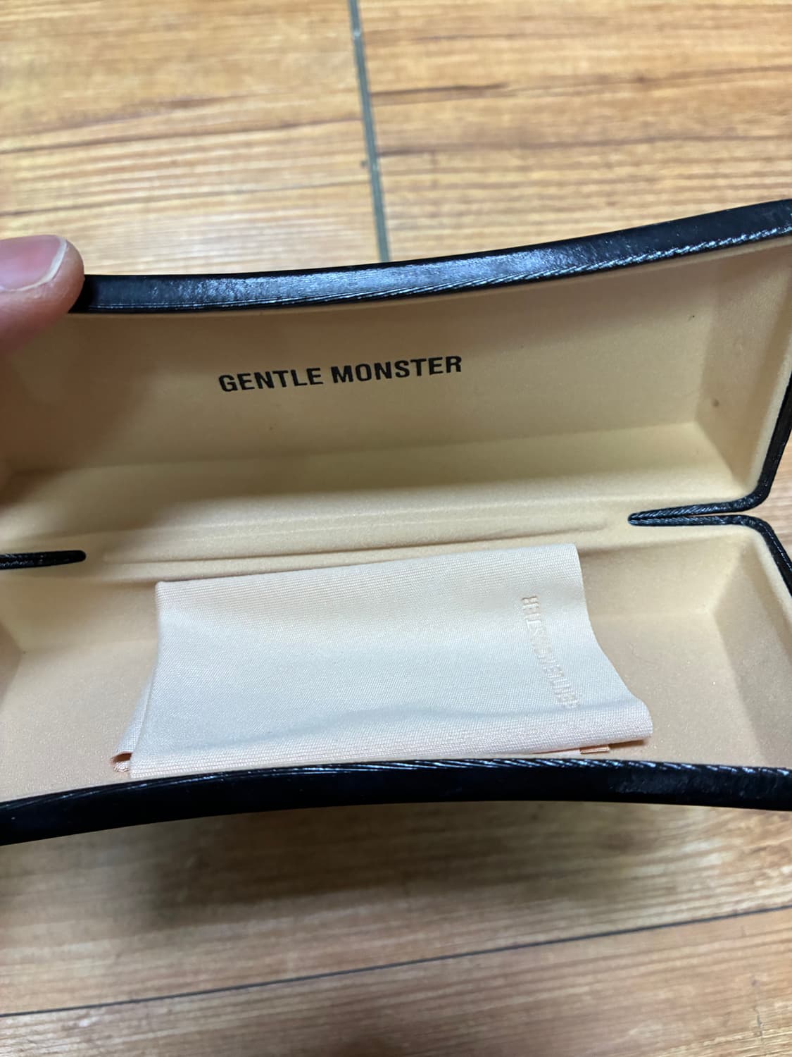 젠틀몬스터 다디오 01 블랙 안경 뿔테 상품이미지8