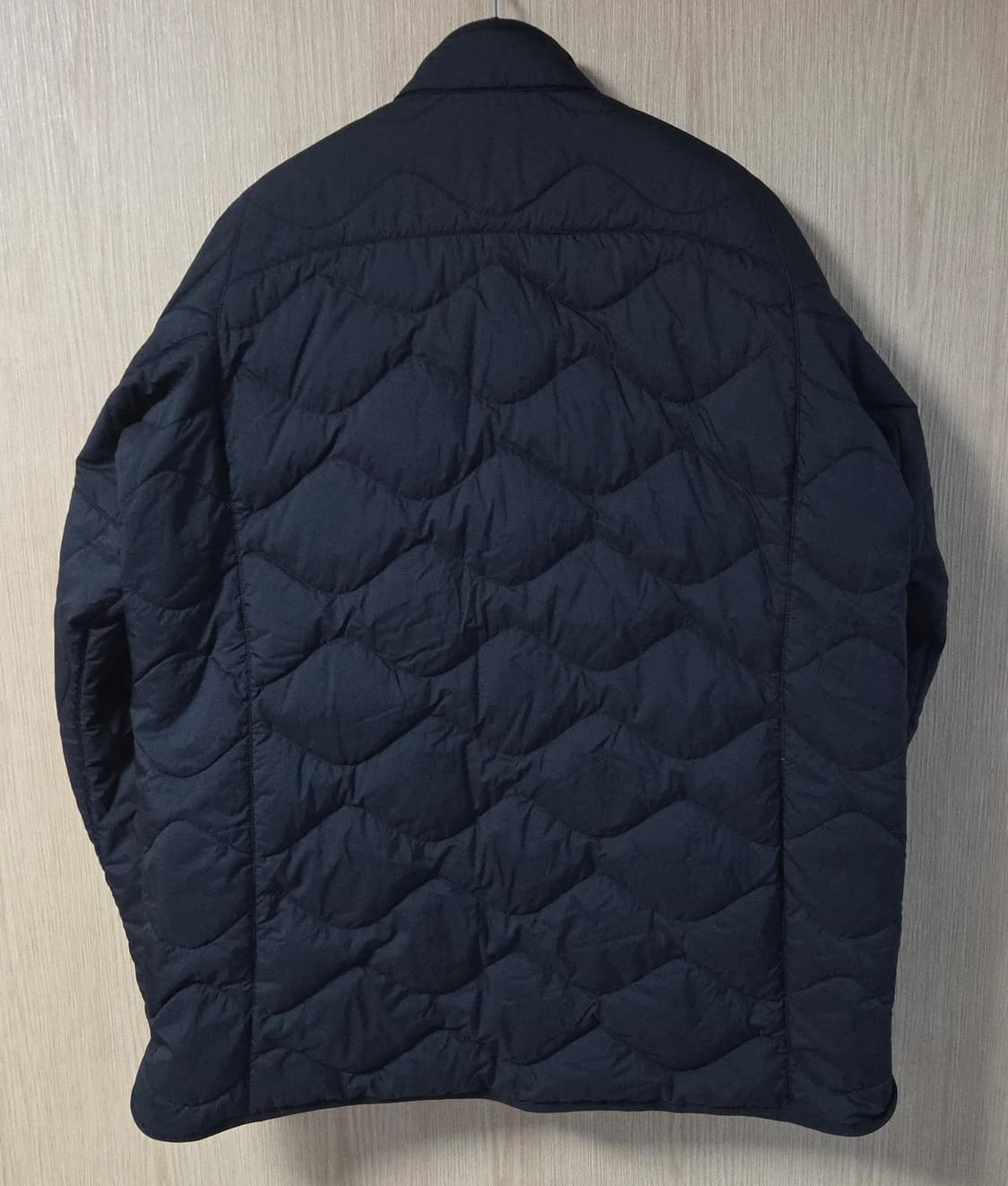 유니클로 화이트마운티니어링 경량 패딩 하이브리드 상품이미지5