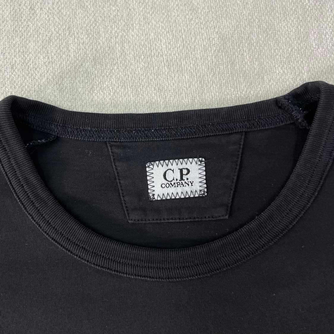 105 cp컴퍼니 22fw 와펜 롱슬리브 맨투맨 상품이미지2