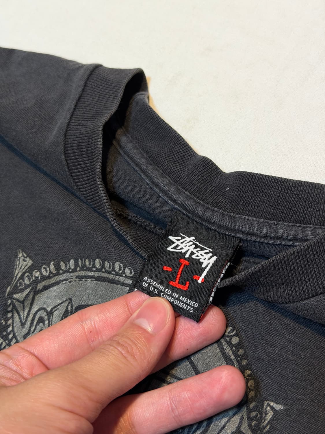 00s 스투시 크로스 본 스프레이캔 티셔츠 블랙 상품이미지3