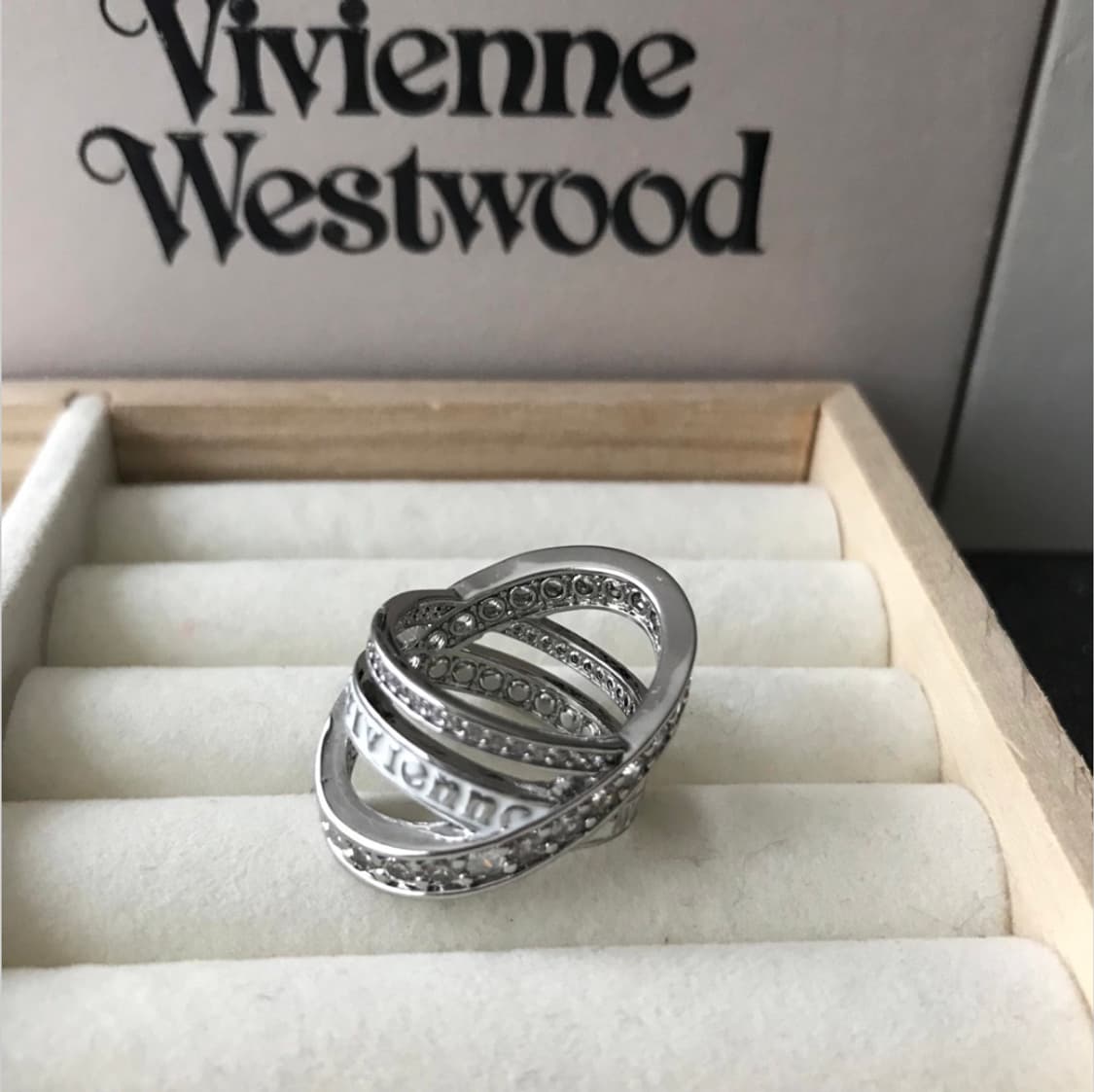비비안 웨스트우드 아카이브 화이트 레터링 로고 각인 3단 레이어 링 반지 상품이미지1