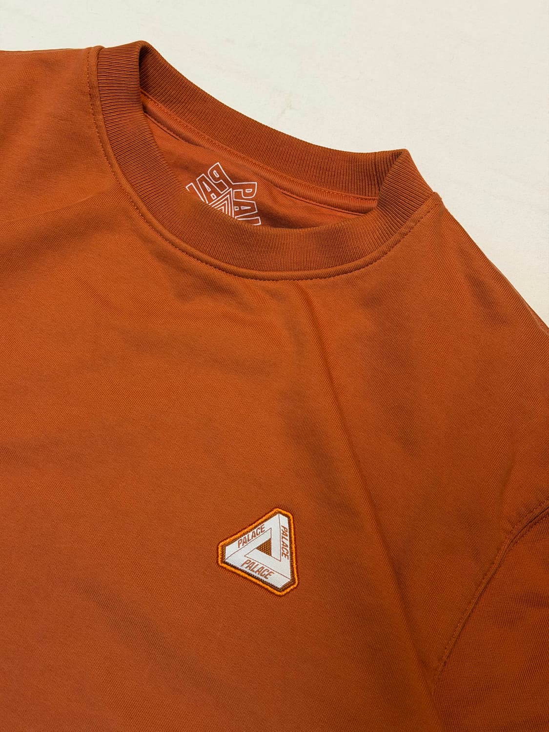 팔라스 22FW 소파 크루넥 맨투맨 오렌지 상품이미지2