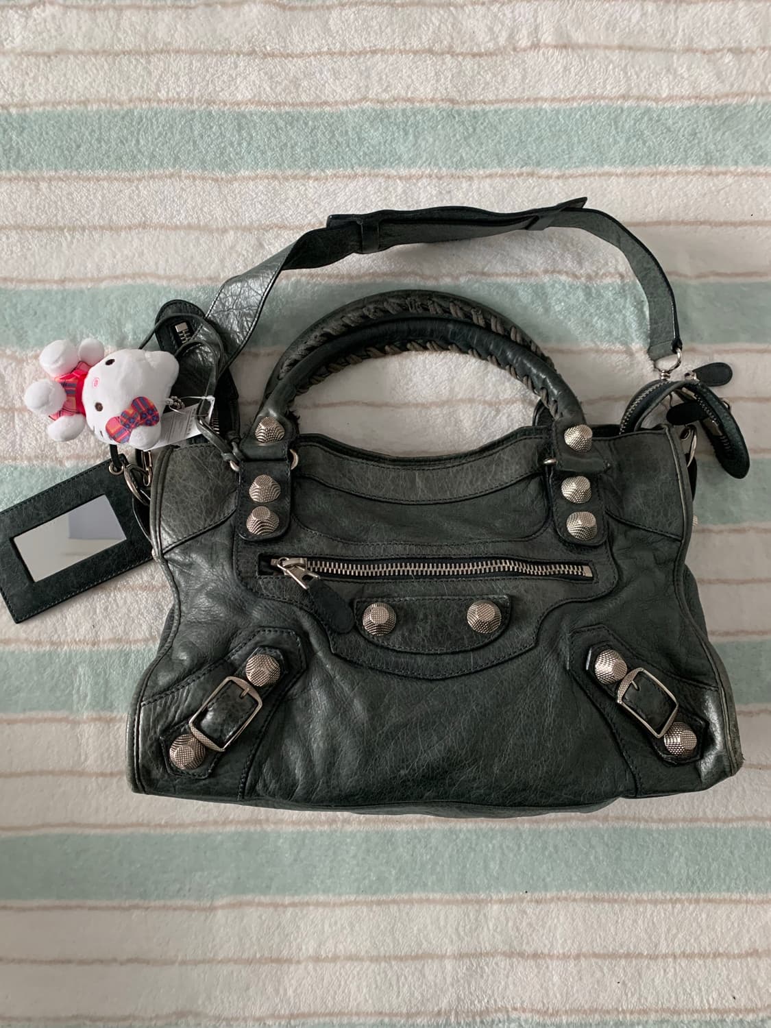 발렌시아가 자이언트 모터백 미디움 그레이 실버 상품이미지1