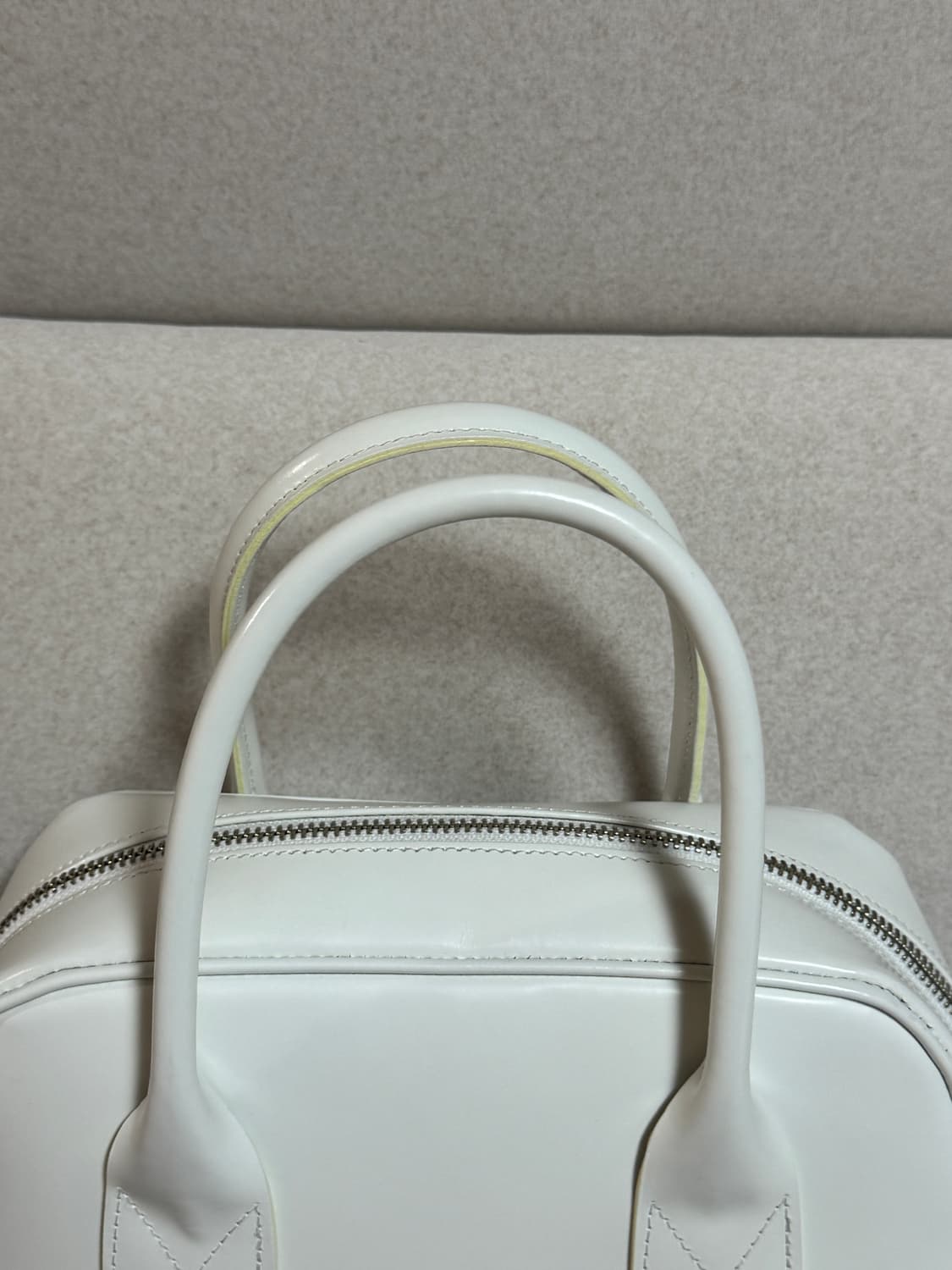 꼼데가르송 아오야마 백 라운드 화이트 3호 상품이미지3