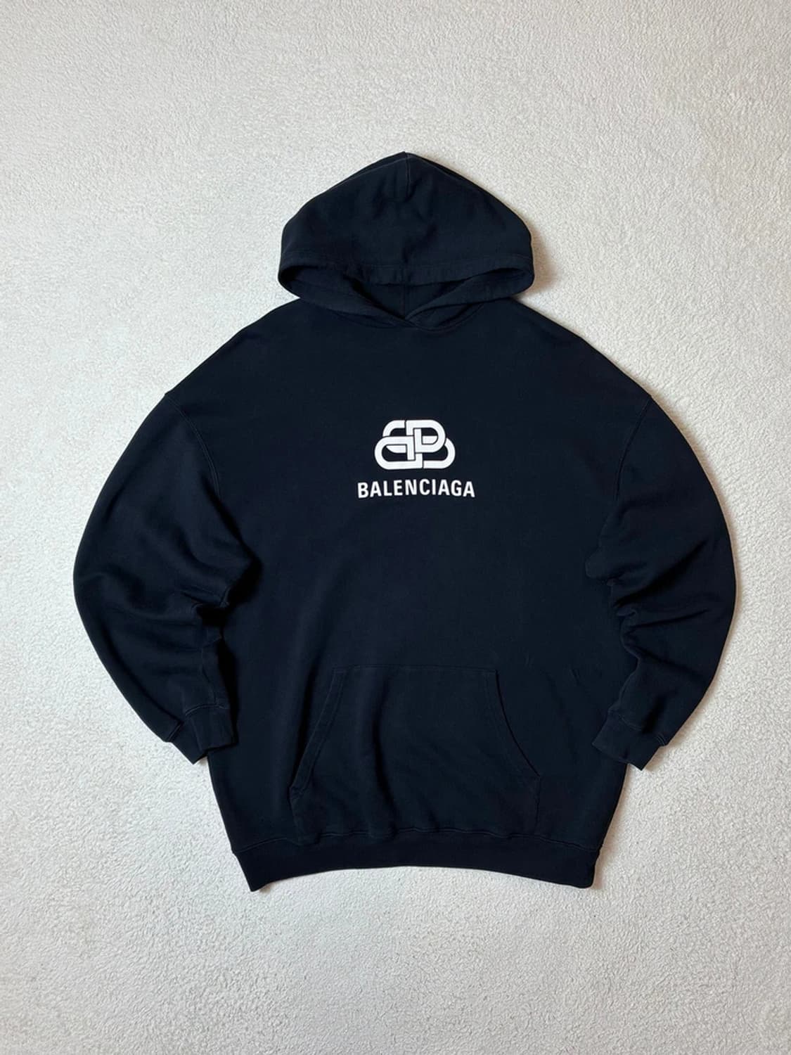 발렌시아가 블랙 BB 로고 오버핏 후드 티셔츠 PN6660    상품이미지1