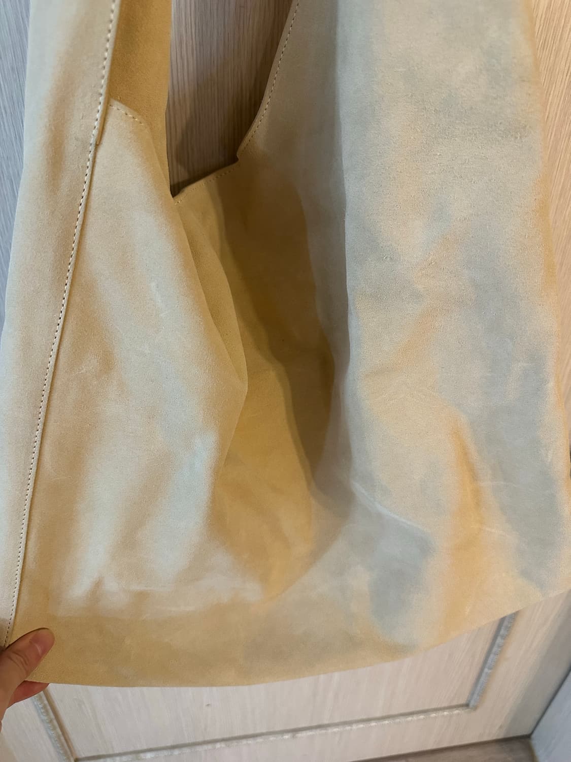 리포메이션 오버사이즈드 비토리아 토트 스웨이드 백 XL 새상품 상품이미지6