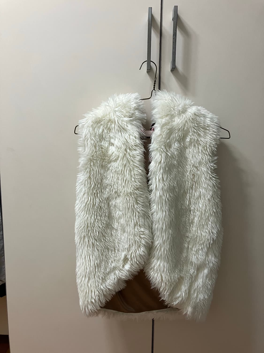 [코디세트]퍼조끼 세실맥비 리본 니트 퍼반바지 퍼숏츠 빈티지 데스라이즈 상품이미지2