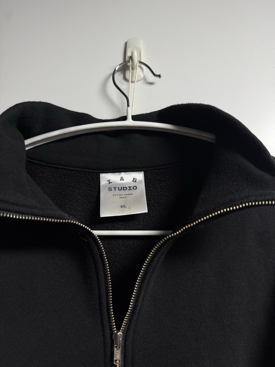 아이앱 스튜디오 하프집업 상품이미지2