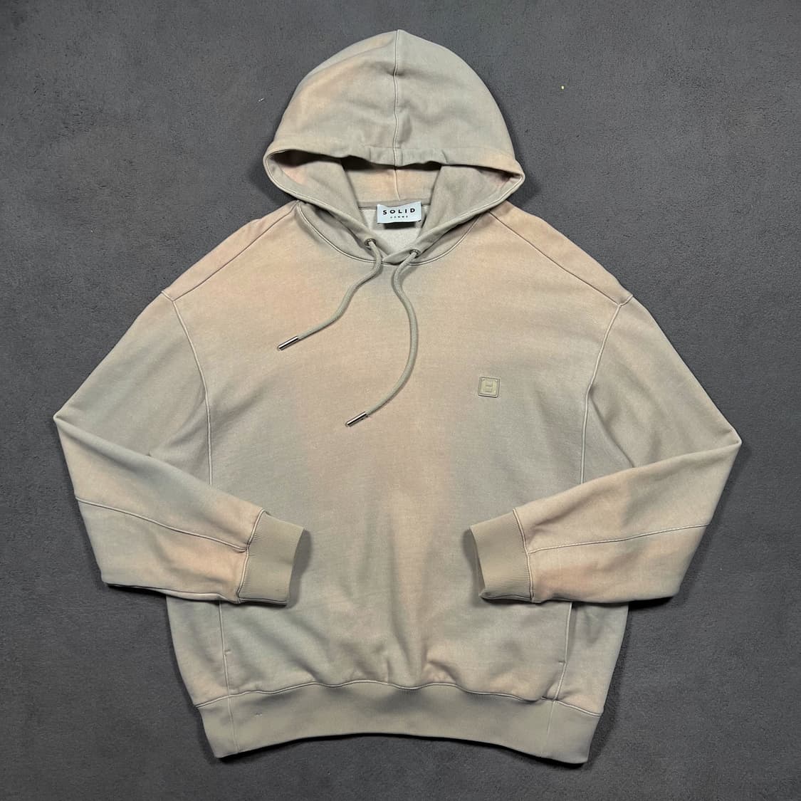 솔리드옴므 21SS 백로고 그레이 후드티 상품이미지2