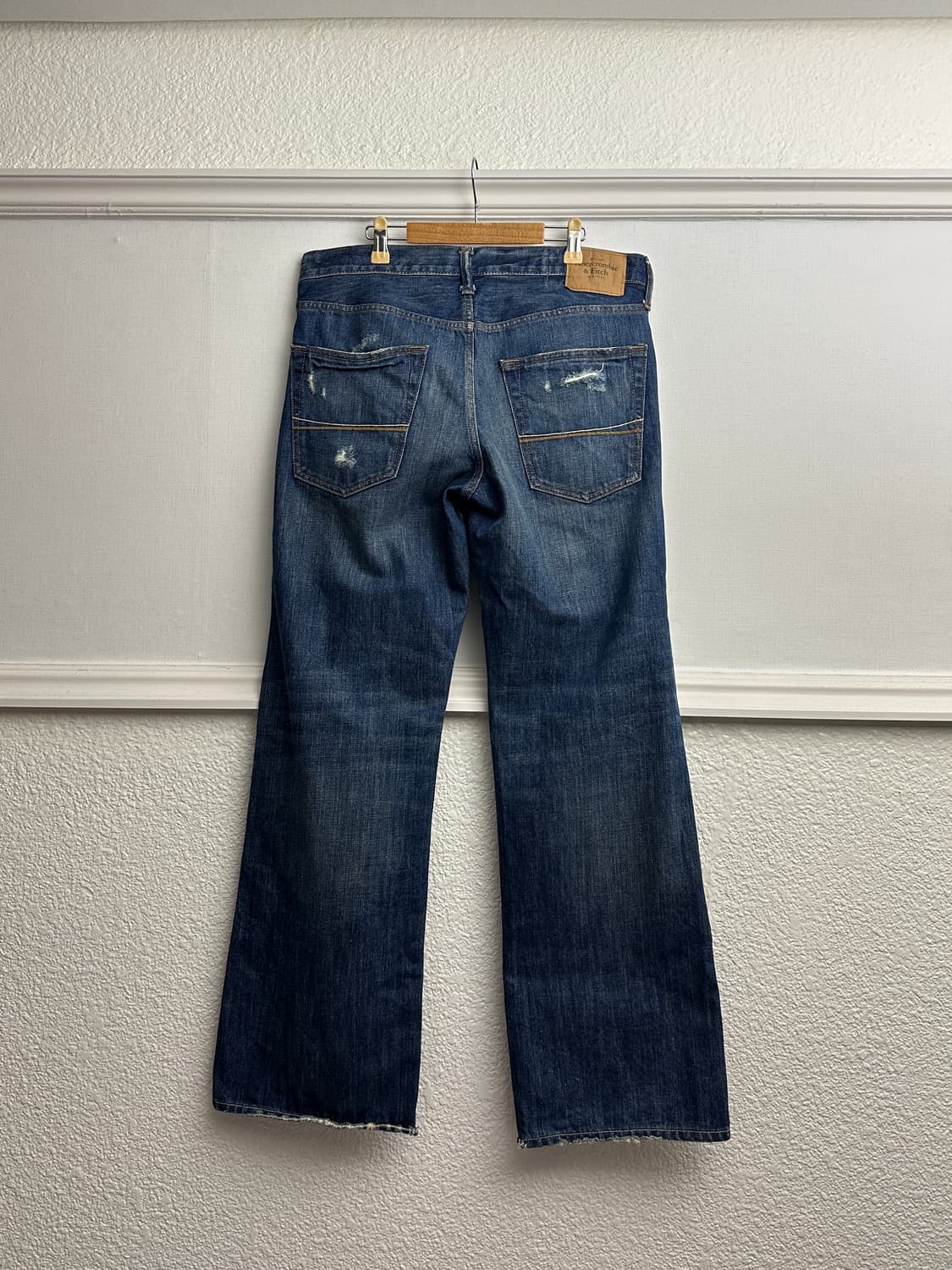 Abercrombie & Fitch 로우 라이즈 대미지 부츠컷 데님 상품이미지7