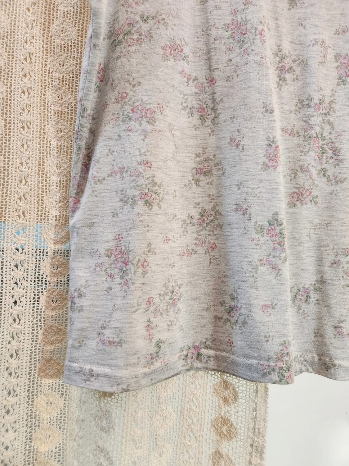 빈티지 그레이 잔꽃 나시 슬리브리스 상품이미지3