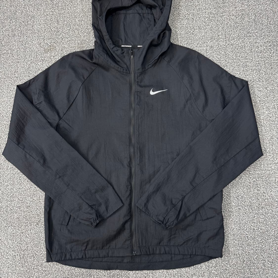 나이키 러닝 경량 바람막이 상품이미지1