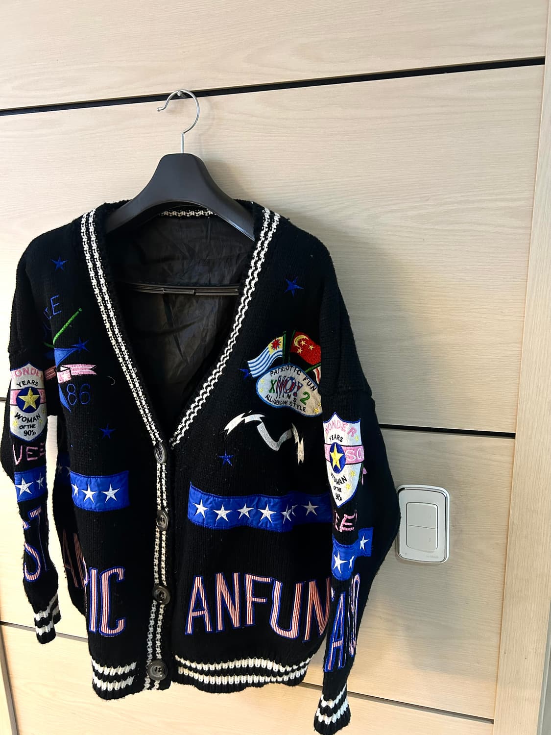 Stitch Logo Over Black Cardigan 상품이미지3