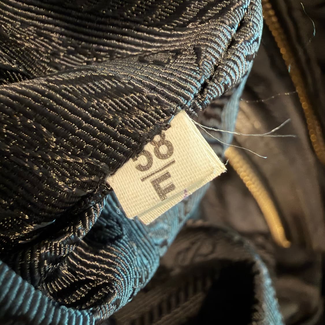 프라다 테수토 고프레 나일론 토트백 상품이미지3