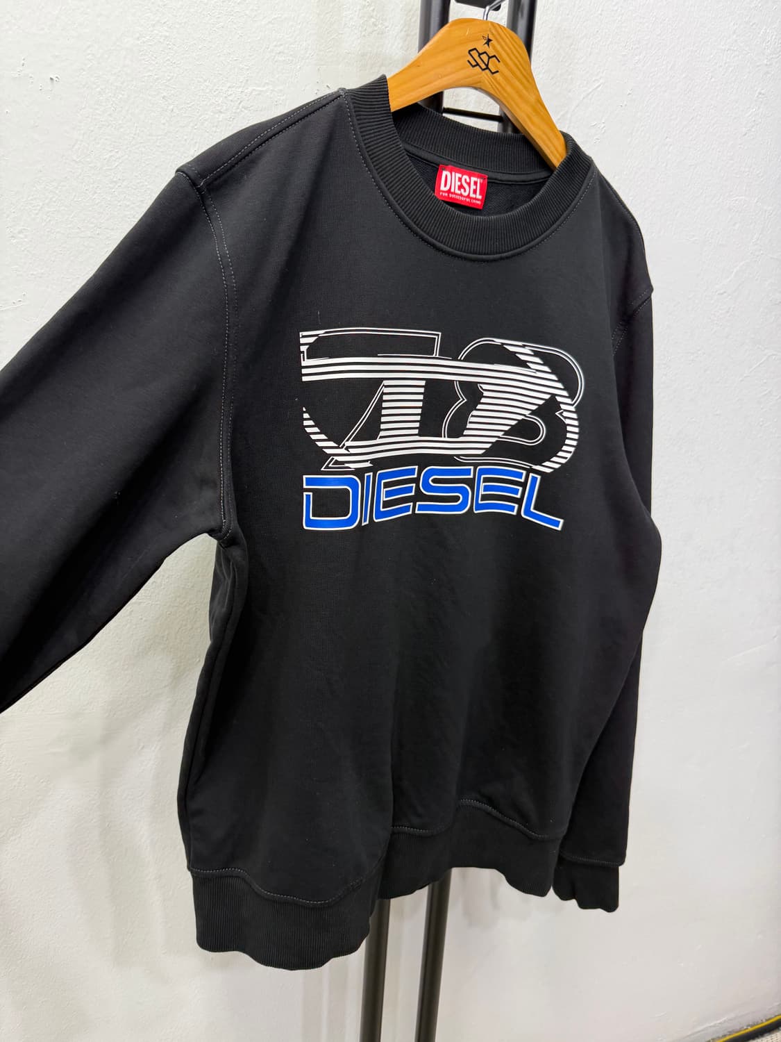 정품) 디젤 남성 블랙 D로고 루즈핏 맨투맨 M 상품이미지2
