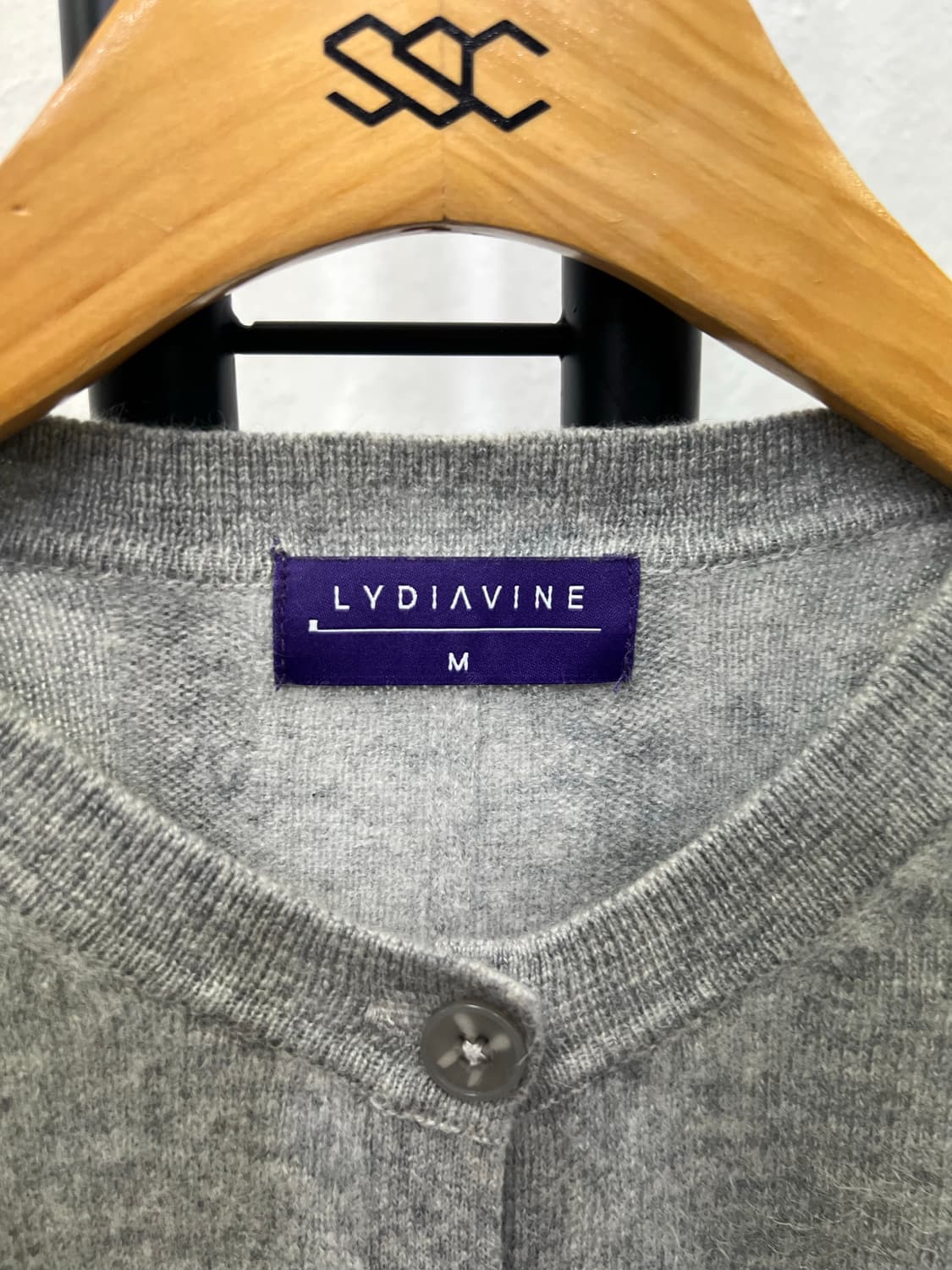 정품) LYDIAVINE 리디아바인 캐시미어100 가디건 M 상품이미지5