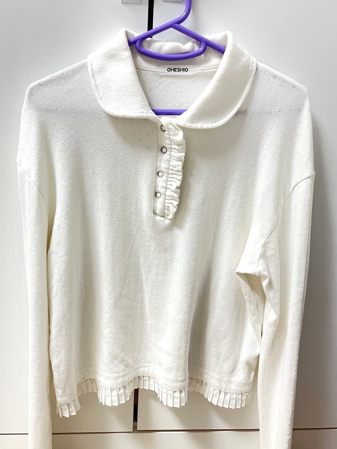 오헤시오 라운드 카라 프릴 롱 티셔츠 화이트 상품이미지3