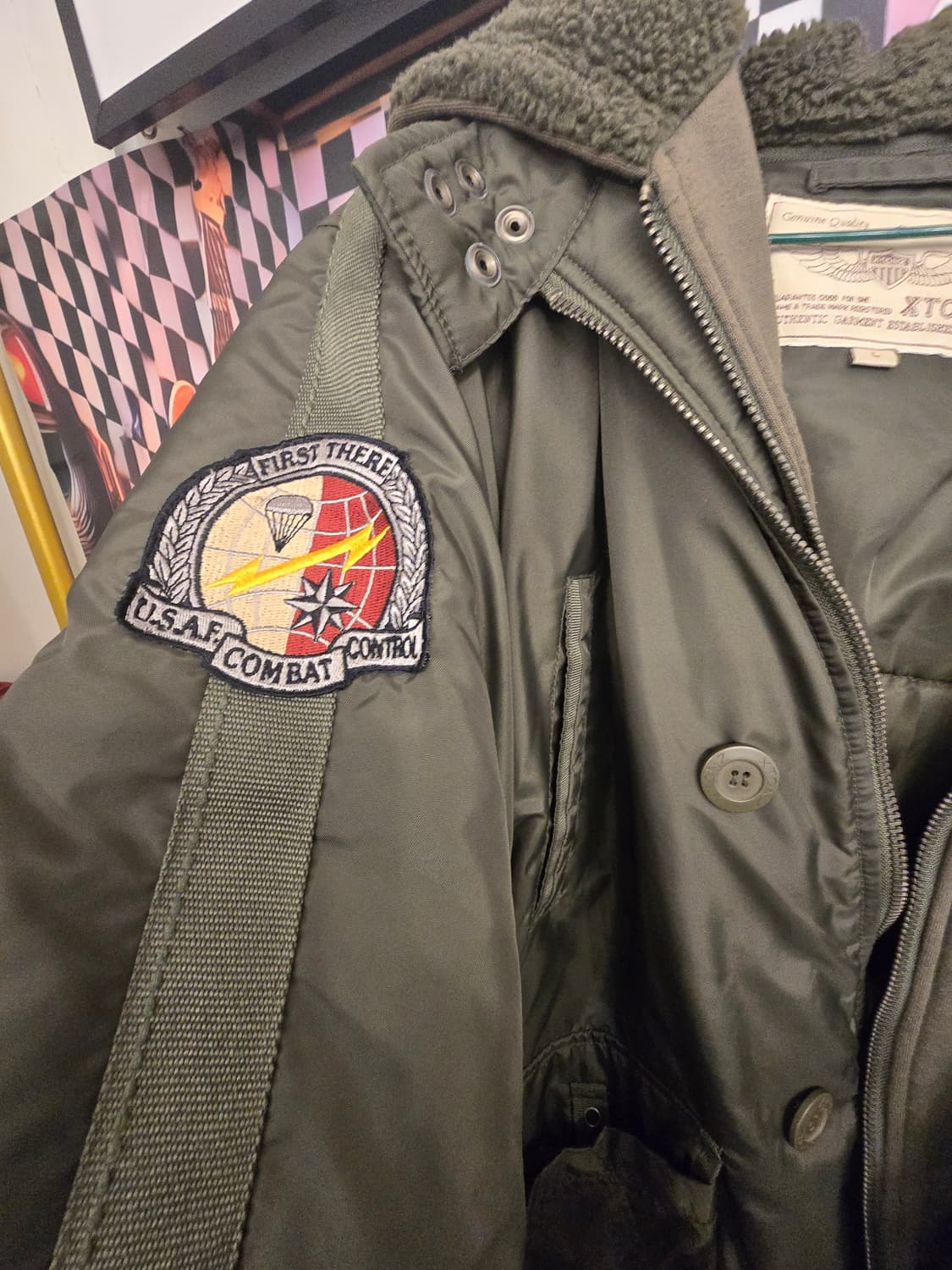 엑스톤즈(XTONZ) 브랜드의 N3B 밀리터리패딩 상품이미지4