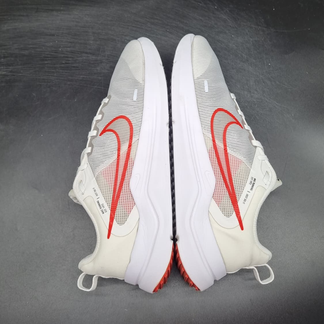 나이키 다운시프터12  남성런닝화 270 상품이미지5