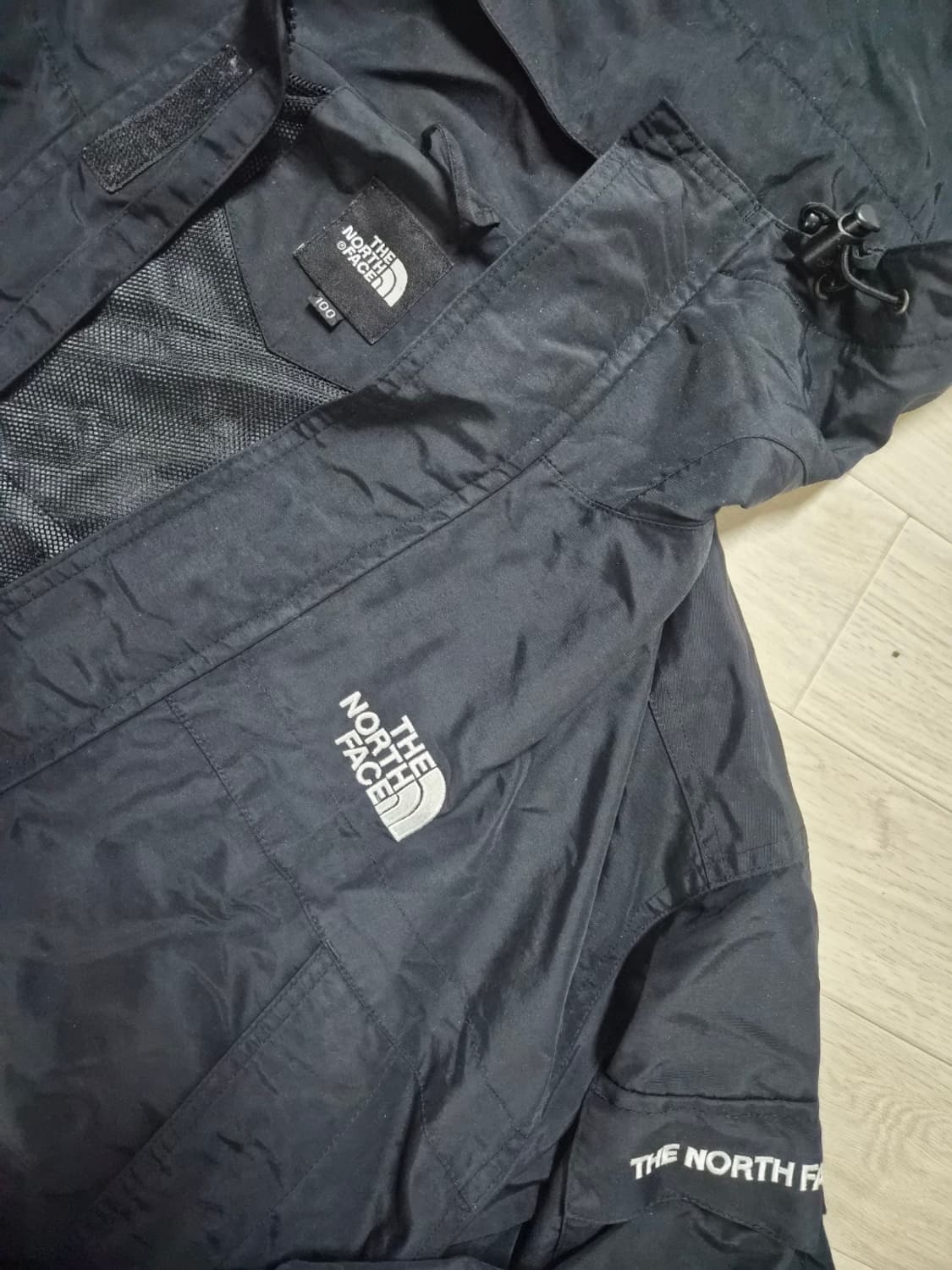 노스페이스 고프코어 블랙 바람막이 100 상품이미지1