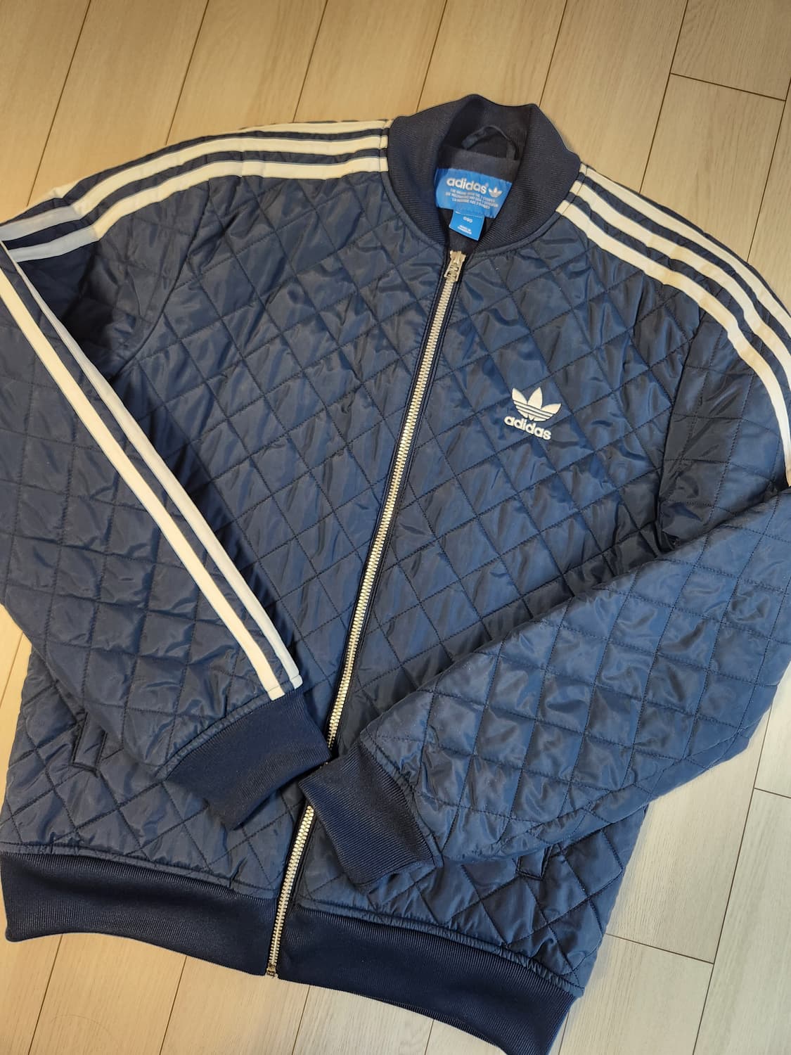 아디다스 파이어버드 퀄팅 자켓 사이즈90 s

사진처럼 사용감 거의 없어 상품이미지1