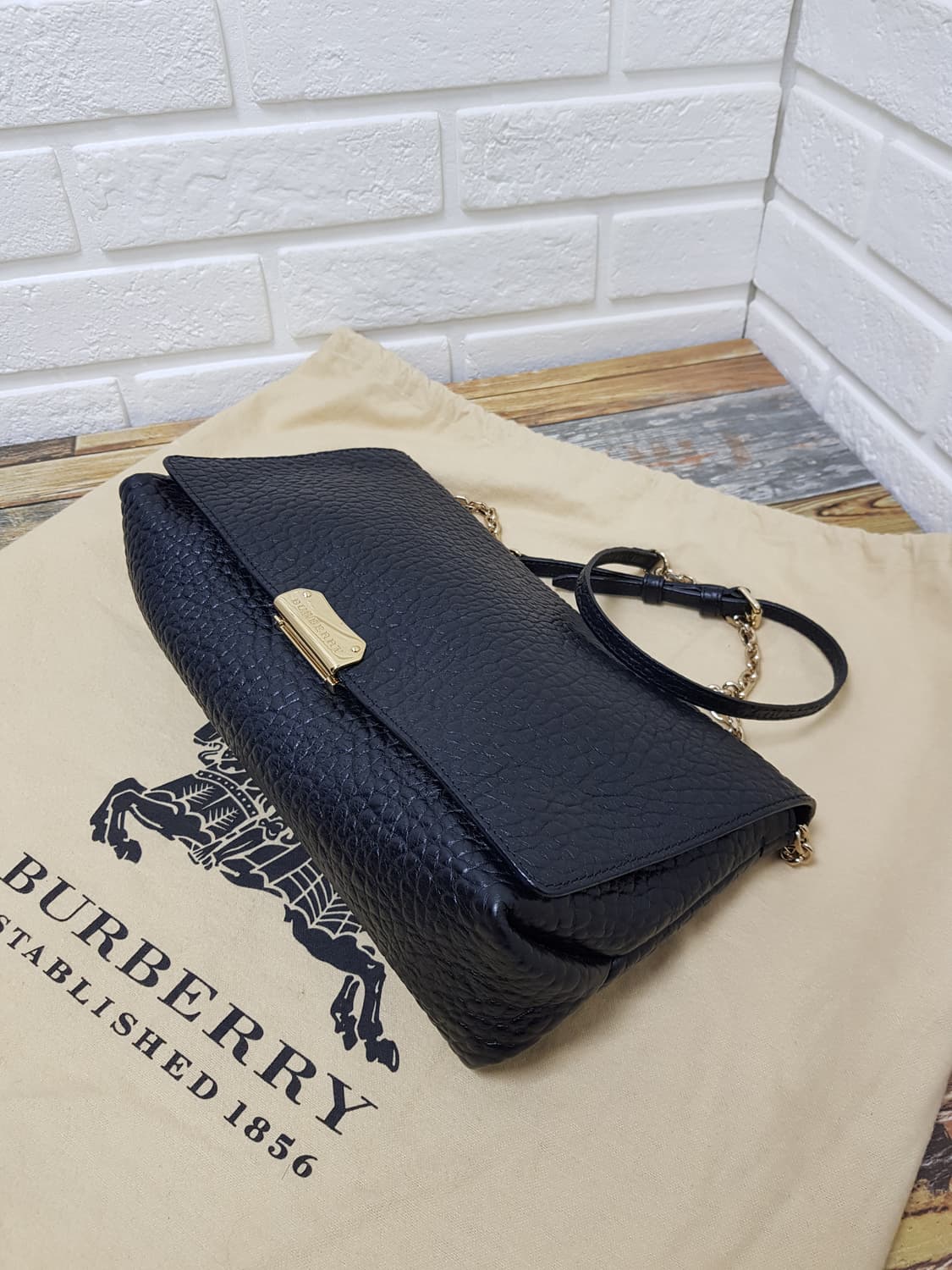 [정품] 버버리 블랙 체인 숄더백 상품이미지2