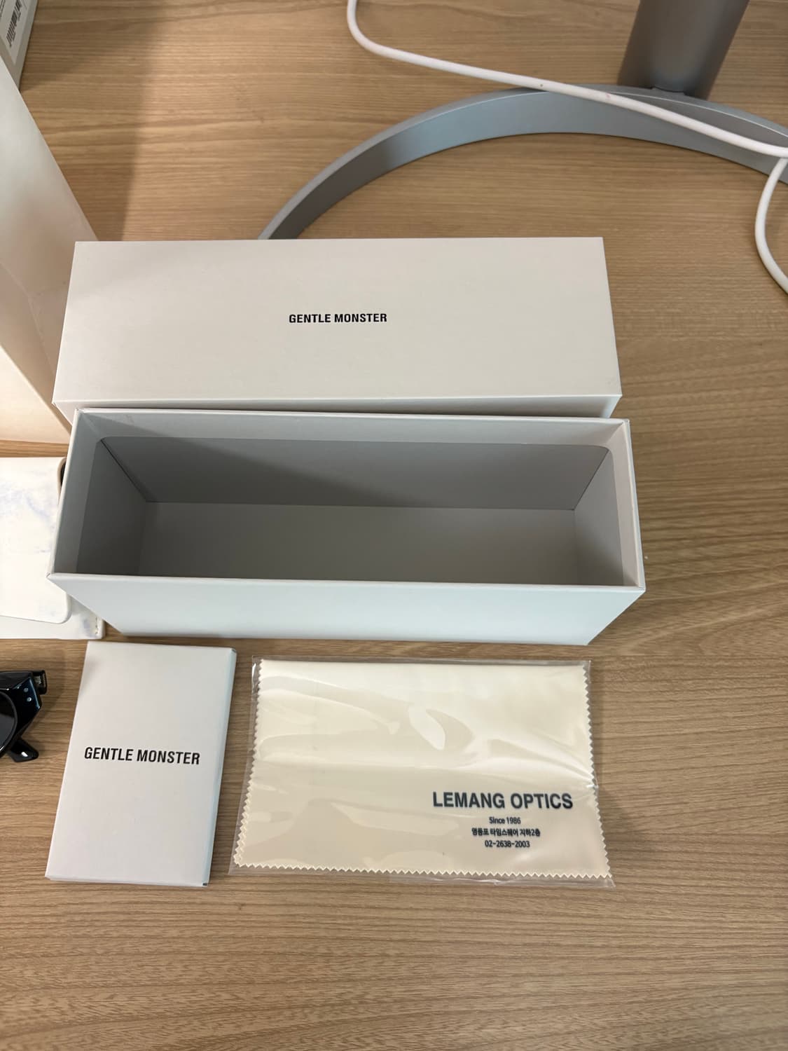 젠틀몬스터 로코코 01 블랙 (풀박스) 상품이미지4