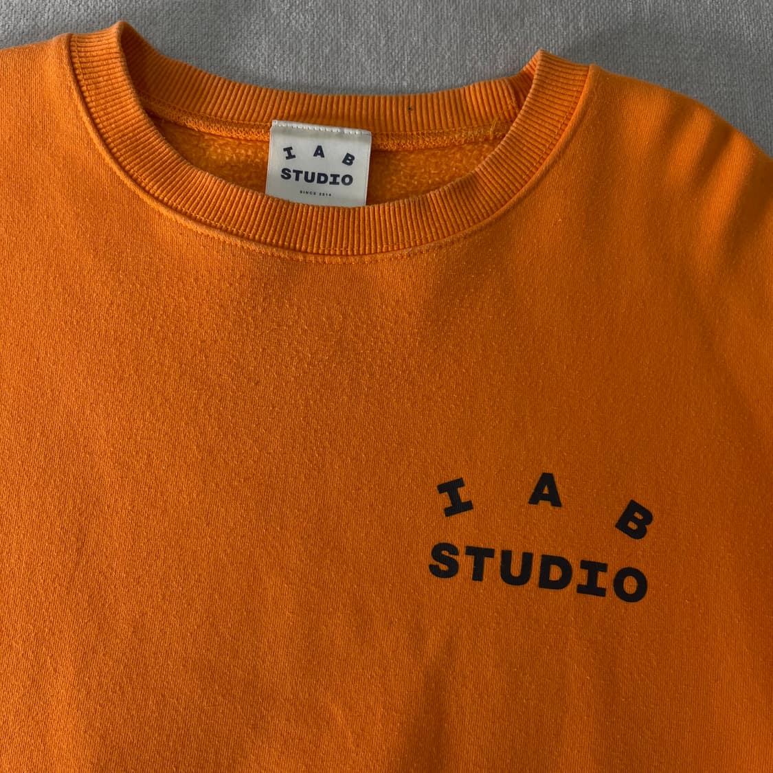 100 아이앱스튜디오 두산 오렌지 맨투맨  상품이미지3