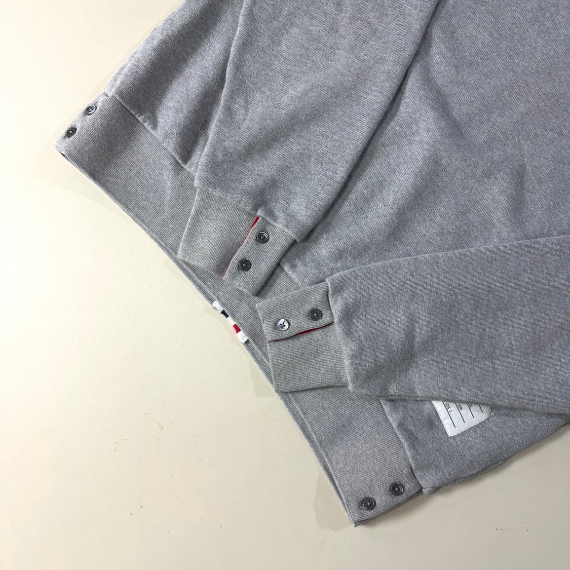 [3/당일출고]톰브라운 백삼선 맨투맨 상품이미지5